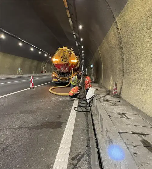 沧县隧道排水渠清淤